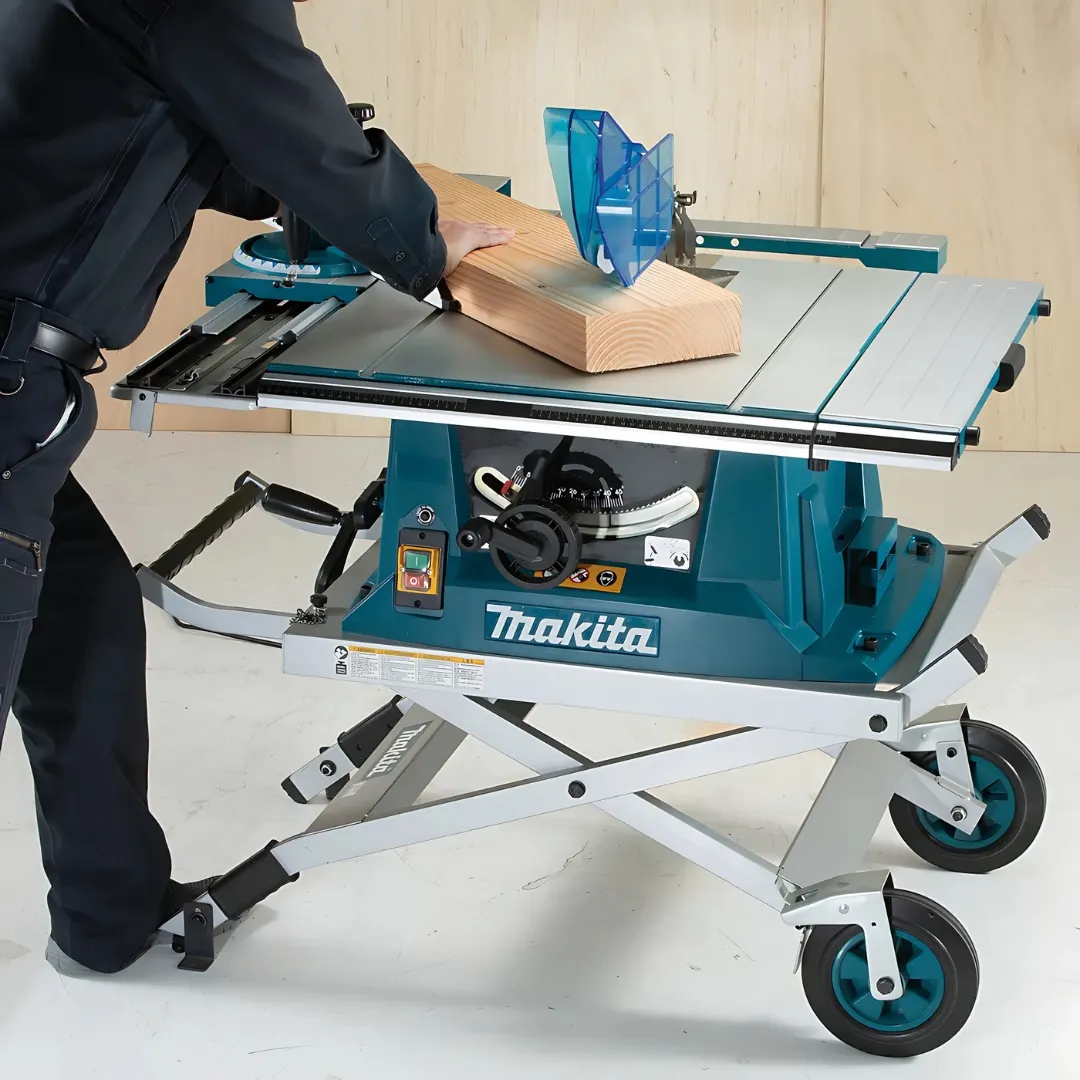 Makita (10″) Tischkreissäge mit Ständer M-MLT100